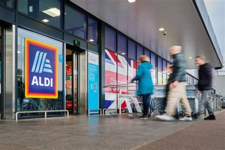 Do Lidl and Aldi take credit cards?