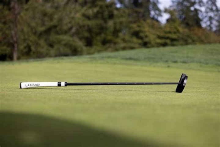 Is a stand alone putter legal in the PGA?
