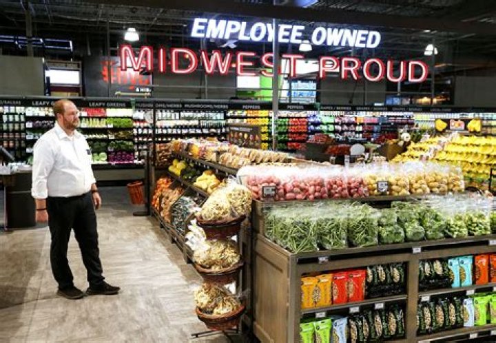 Is Hy-Vee still employee-owned?