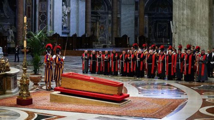 She’s Lying In Bed In Sexy Selfie – Hollywood Life