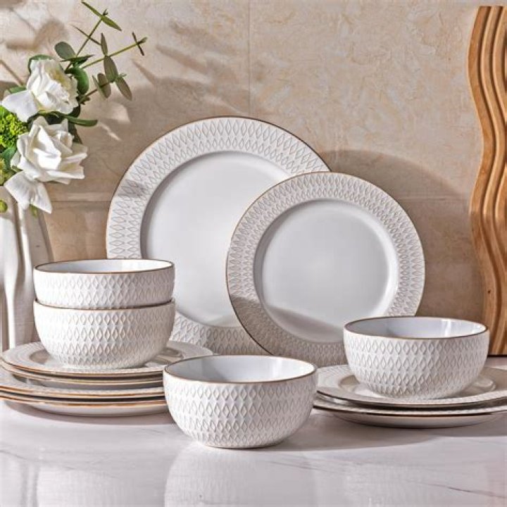 What is considered a full set of china?