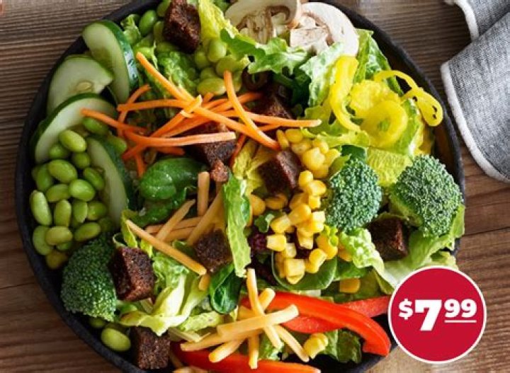 What items are on Ruby Tuesday salad bar?