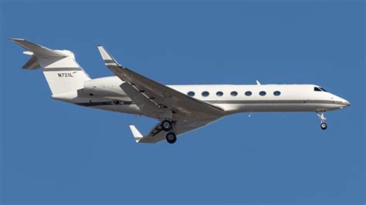 What kind of jet does Shaq own?