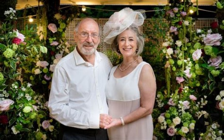 Zoe Kravitz & Hubby Karl Glusman Enjoy The Newlywed Life With Romantic Vacay In Italy